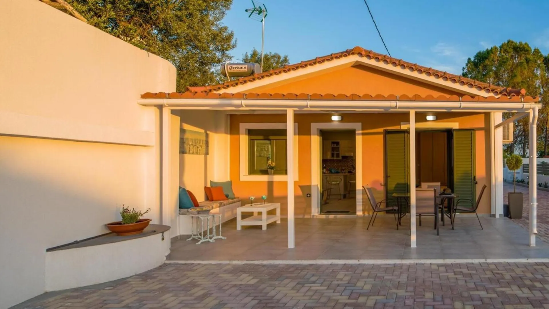 Minia Arktos Sunset Villa