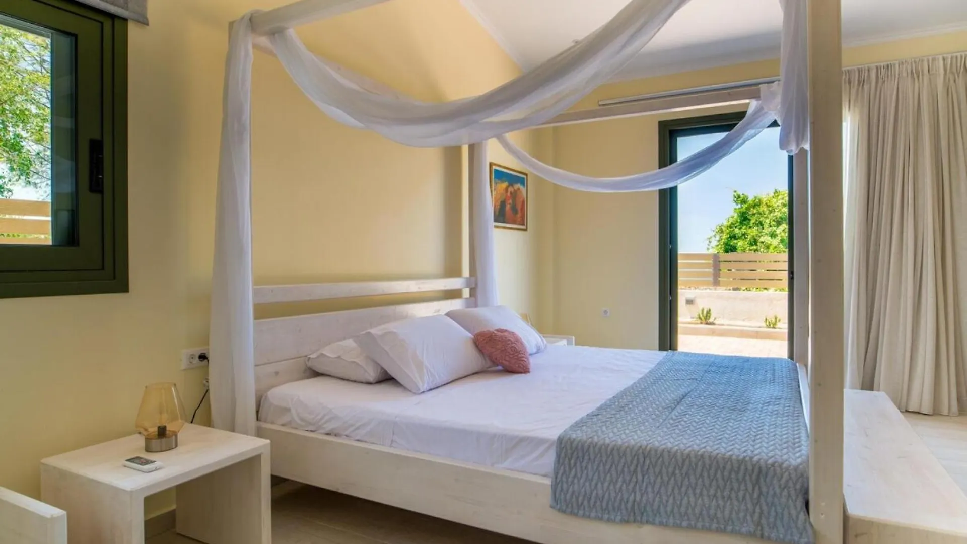 Minia Arktos Sunset Villa