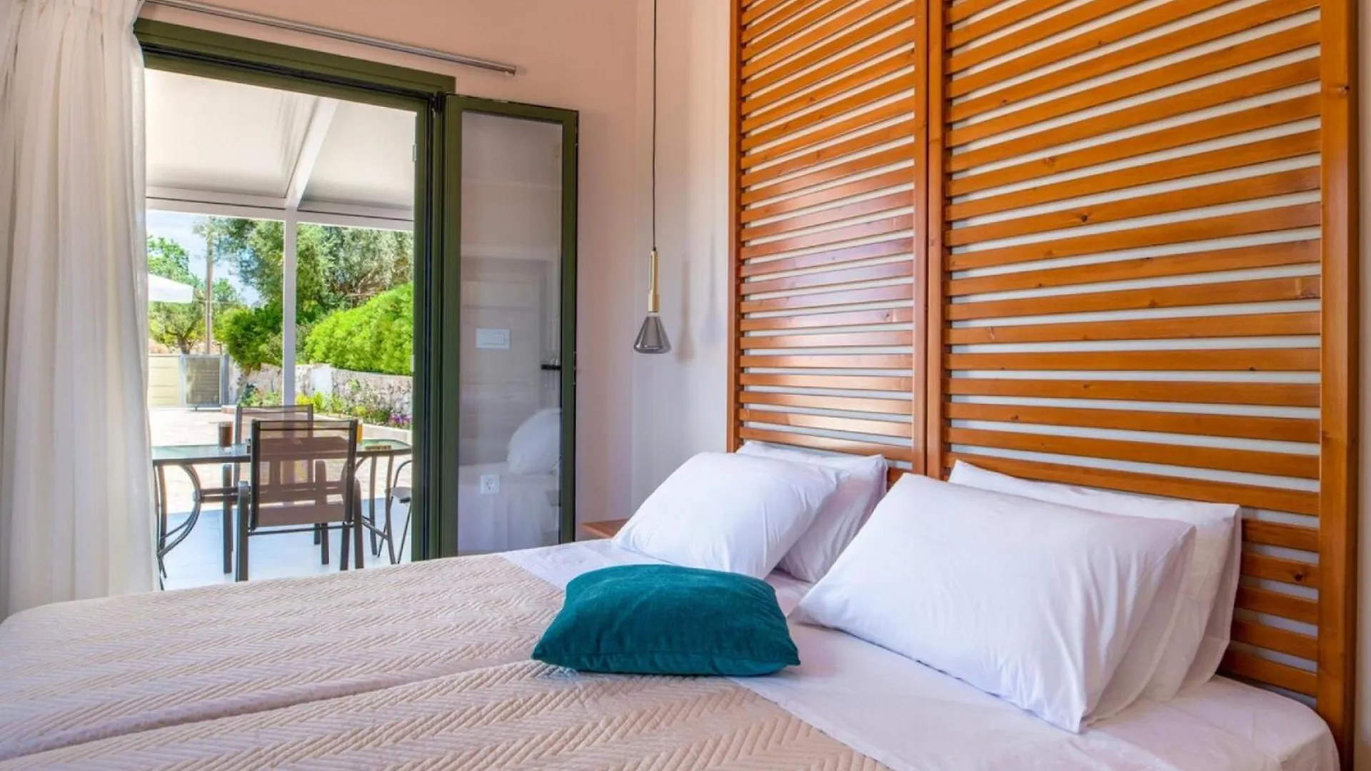 Minia Arktos Sunset Villa