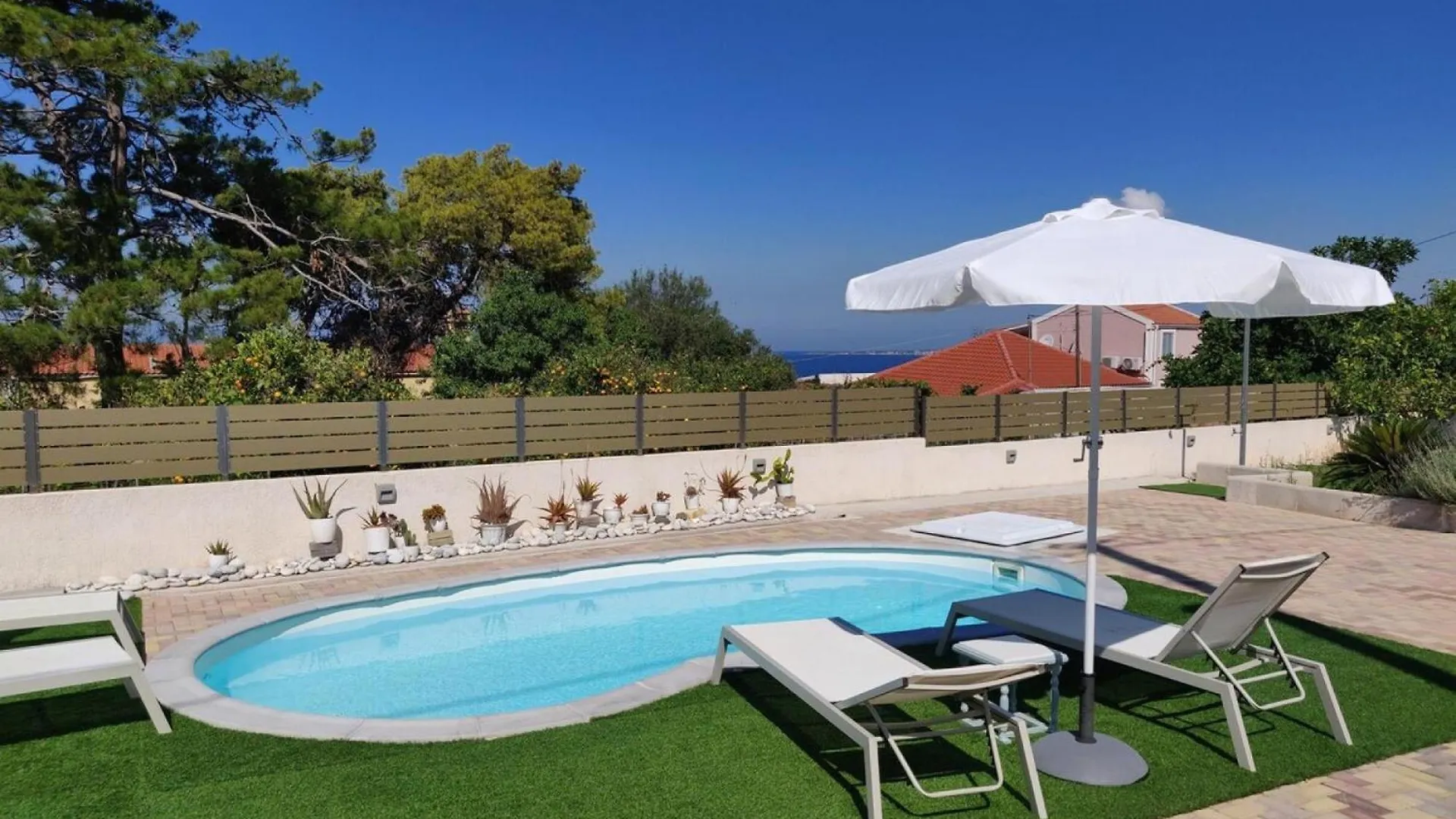 Minia Arktos Sunset Villa