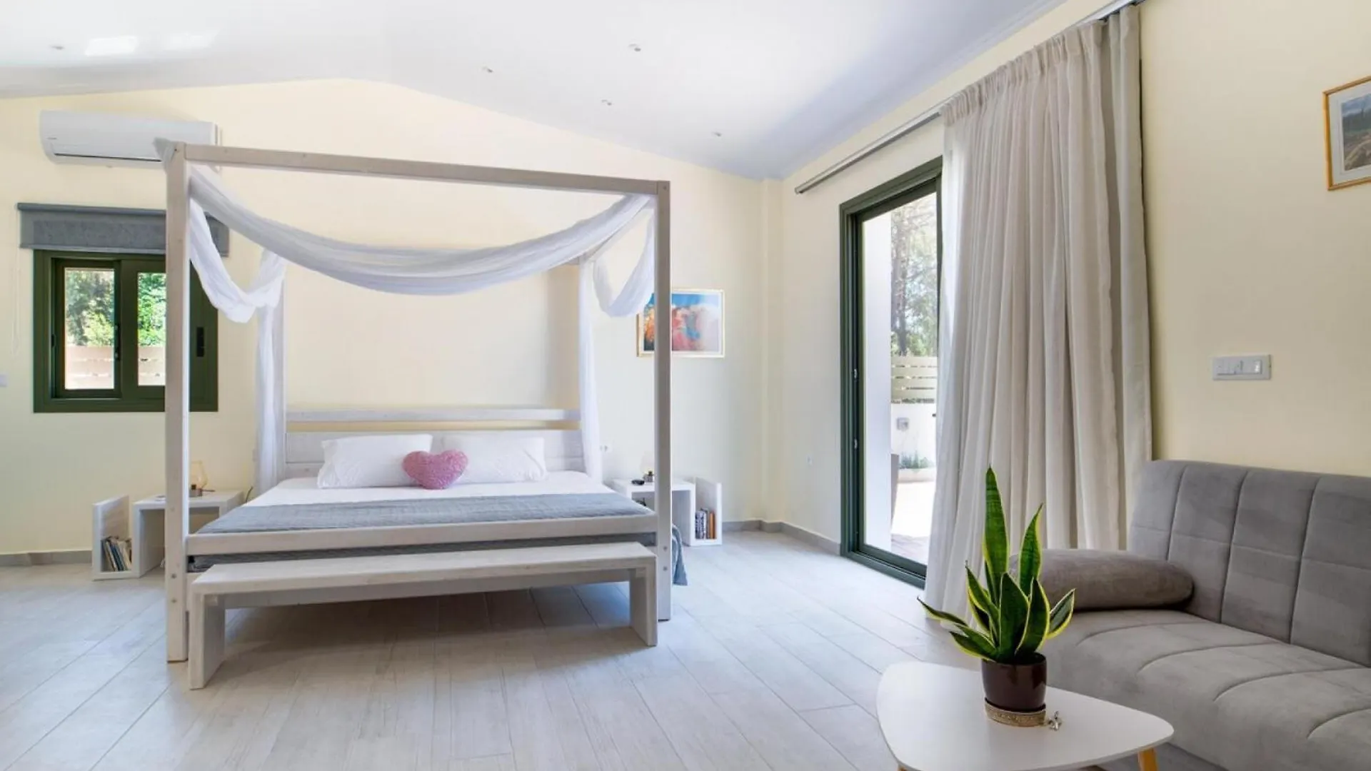 Minia Arktos Sunset Villa